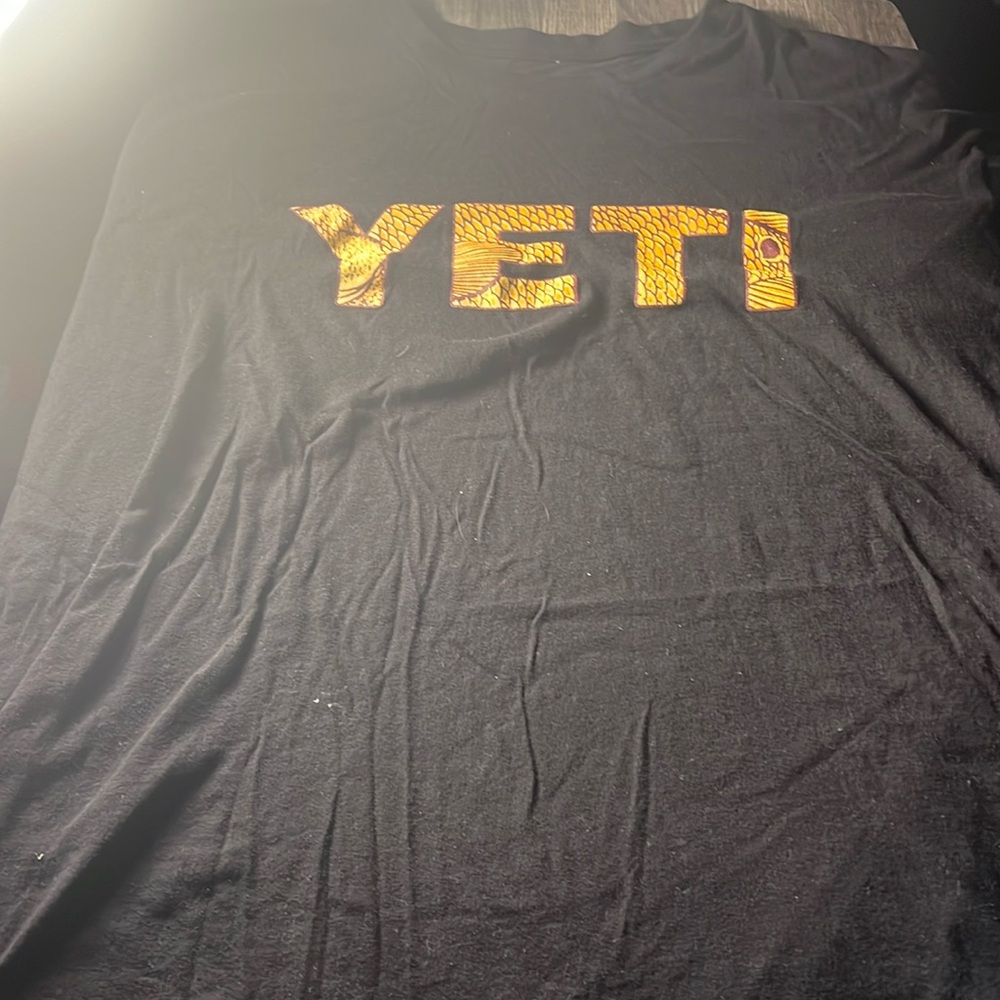 Yeti Women’s Yeti Scales Logo Tee Color Black Size Large